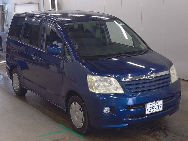 TOYOTA Noah thumbnail 6