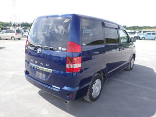 2004 TOYOTA Noah