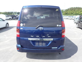 2004 TOYOTA Noah