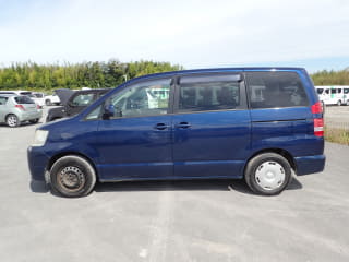 2004 TOYOTA Noah