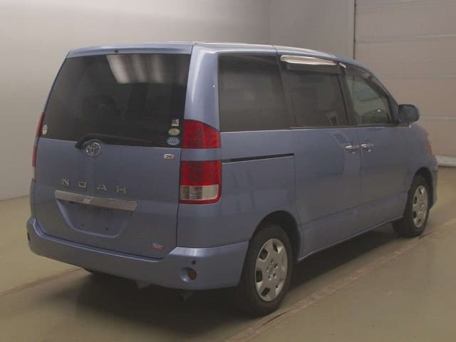 TOYOTA Noah thumbnail 2