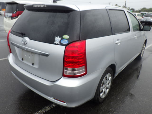 TOYOTA Wish thumbnail 5