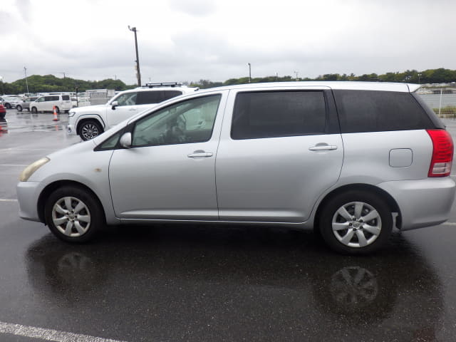 TOYOTA Wish thumbnail 2