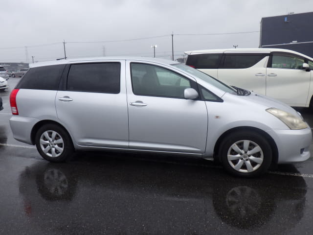 TOYOTA Wish thumbnail 6
