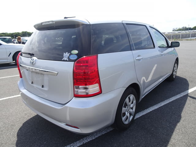 TOYOTA Wish thumbnail 5