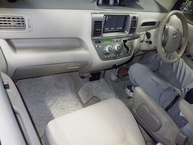 TOYOTA Raum thumbnail 3