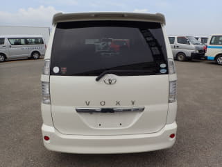 2005 TOYOTA Voxy