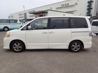 2005 TOYOTA Voxy