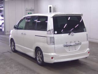 2005 TOYOTA Voxy