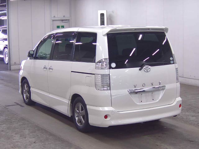 TOYOTA Voxy thumbnail 3