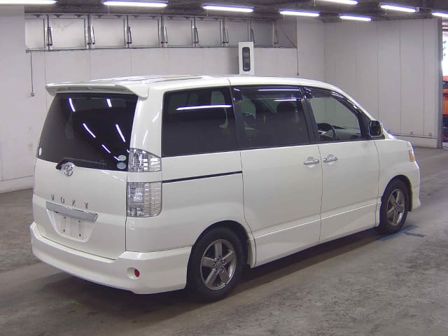 TOYOTA Voxy thumbnail 2