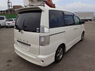 2005 TOYOTA Voxy