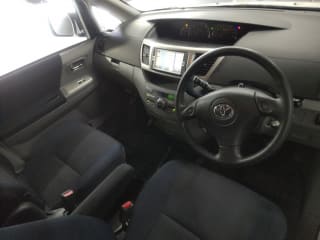 2005 TOYOTA Voxy