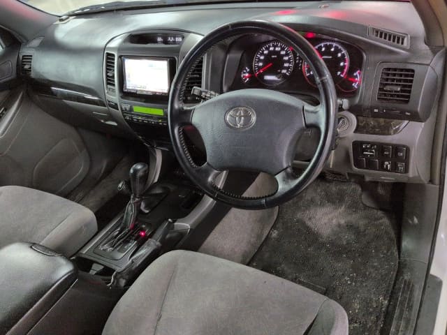 TOYOTA Land Cruiser Prado thumbnail 3
