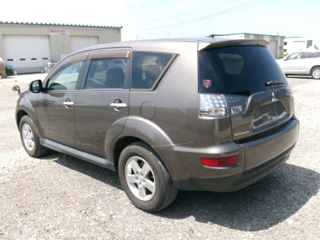 MITSUBISHI Outlander thumbnail 3