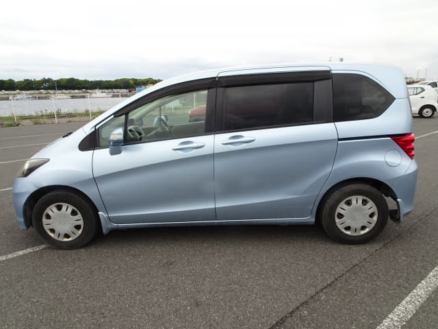 HONDA Freed thumbnail 2
