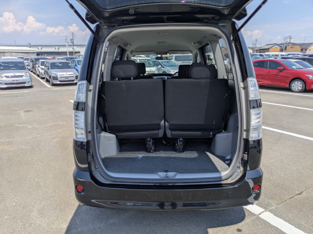 TOYOTA Voxy thumbnail 29