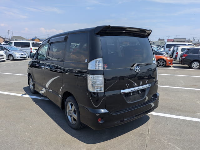 TOYOTA Voxy thumbnail 3