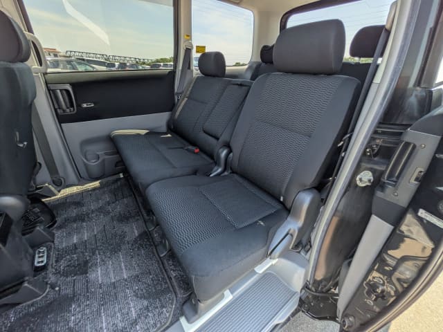 TOYOTA Voxy thumbnail 27
