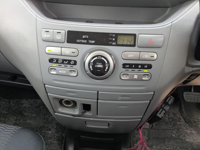 TOYOTA Voxy thumbnail 38