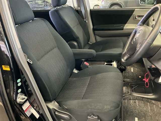 TOYOTA Voxy thumbnail 46