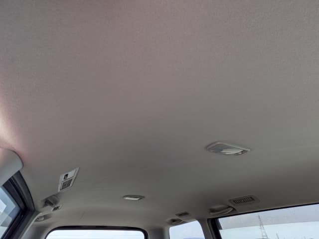 TOYOTA Voxy thumbnail 24