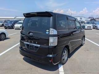 2005 TOYOTA Voxy