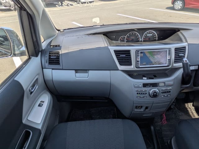 TOYOTA Voxy thumbnail 33