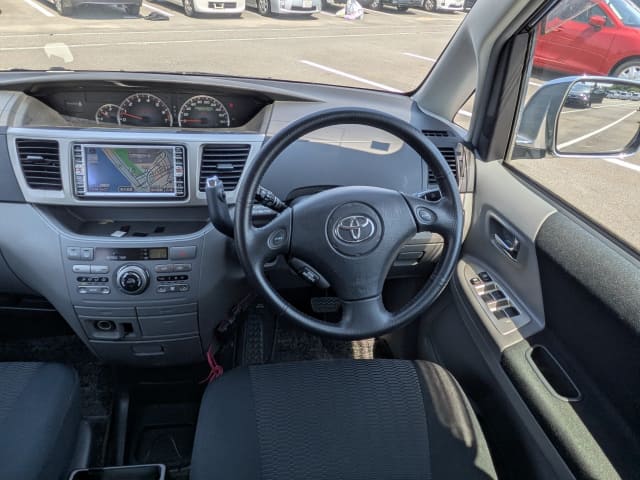 TOYOTA Voxy thumbnail 32