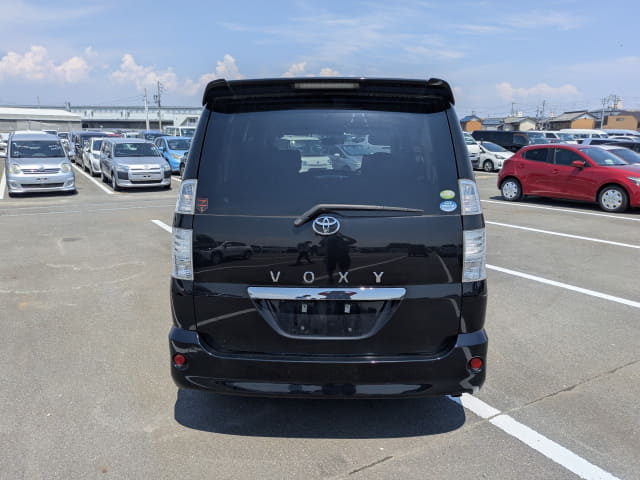 TOYOTA Voxy thumbnail 4