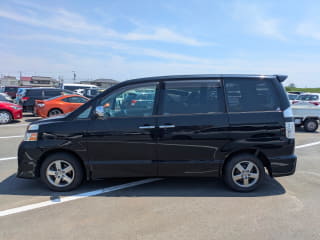 2005 TOYOTA Voxy