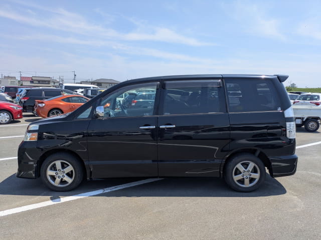 TOYOTA Voxy thumbnail 2