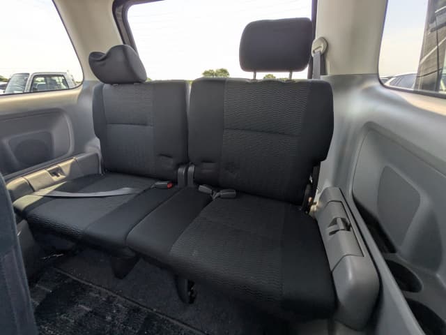 TOYOTA Voxy thumbnail 28