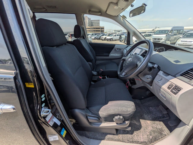 TOYOTA Voxy thumbnail 25