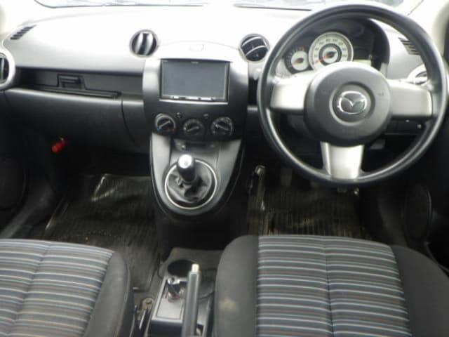 MAZDA Demio thumbnail 3