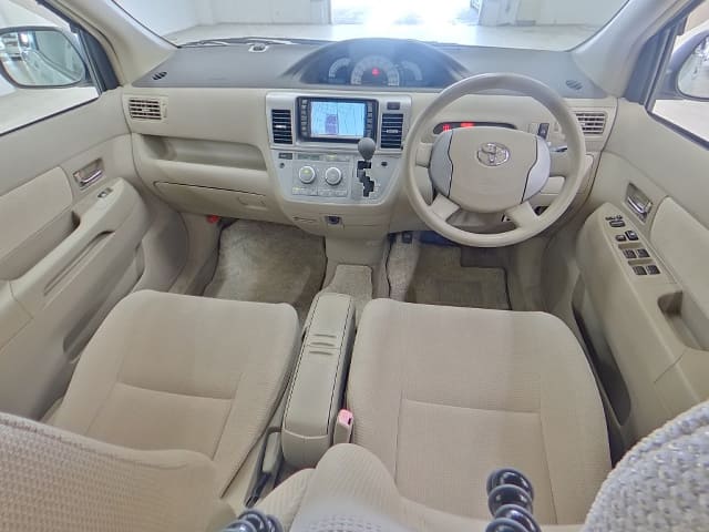 TOYOTA Raum thumbnail 3