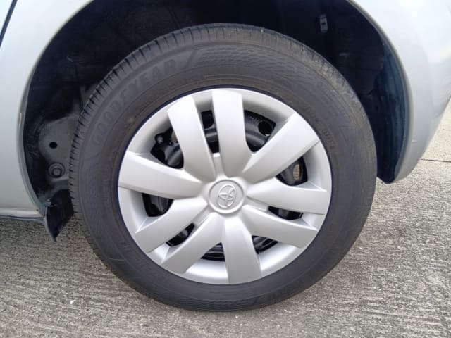 TOYOTA Vitz thumbnail 10