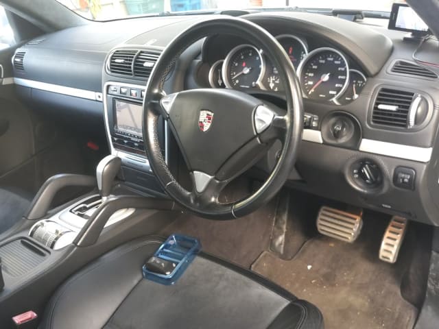 Porsche Cayenne thumbnail 3