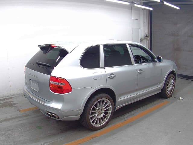 Porsche Cayenne thumbnail 2