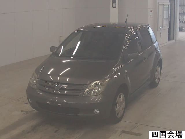 TOYOTA IST;