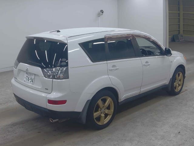MITSUBISHI Outlander thumbnail 2