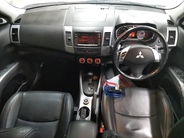 MITSUBISHI Outlander thumbnail 3