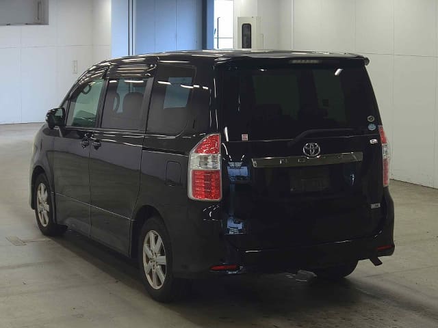 TOYOTA Noah thumbnail 6