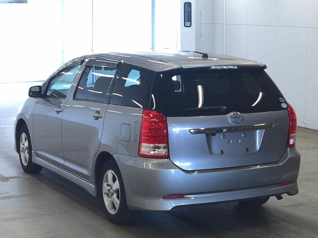 TOYOTA Wish thumbnail 6