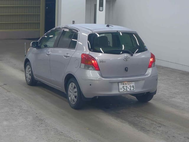 TOYOTA Vitz thumbnail 3
