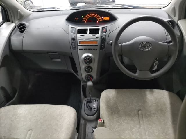 TOYOTA Vitz thumbnail 4
