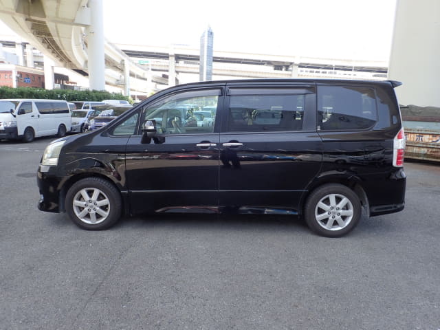 TOYOTA Noah thumbnail 2