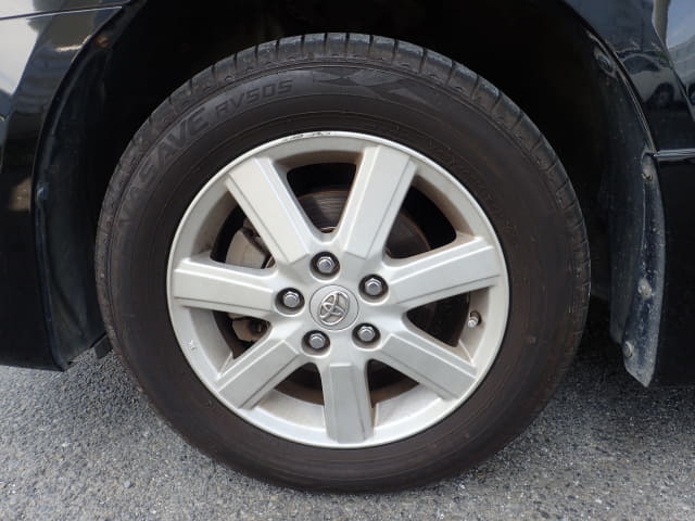 TOYOTA Noah thumbnail 9