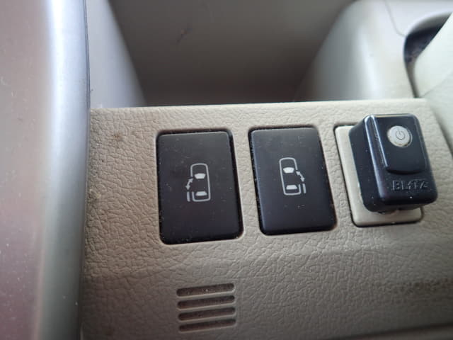 TOYOTA Noah thumbnail 40