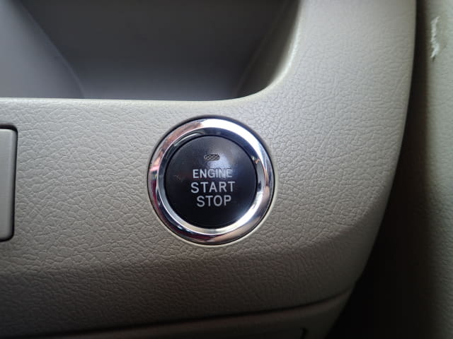 TOYOTA Noah thumbnail 39